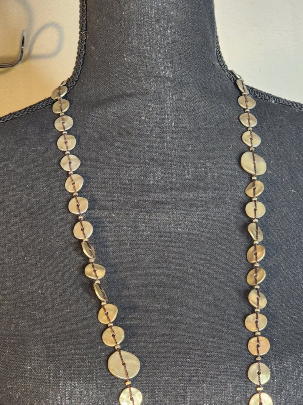 Chico's Old Gold Tone Threaded Metal Circles Long Vintage Adj 40.5" Necklace - Picture 4 of 16